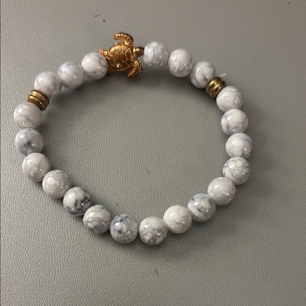 Gold and White Howlite Beaded Bracelet